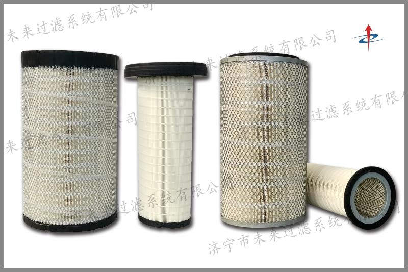 首先要打开发动机舱盖，确认爱游戏体育网址_爱游戏（中国）
的位置，一般在轿车里面打开机舱盖开关，然后，打开机舱盖，并用撑杆顶好